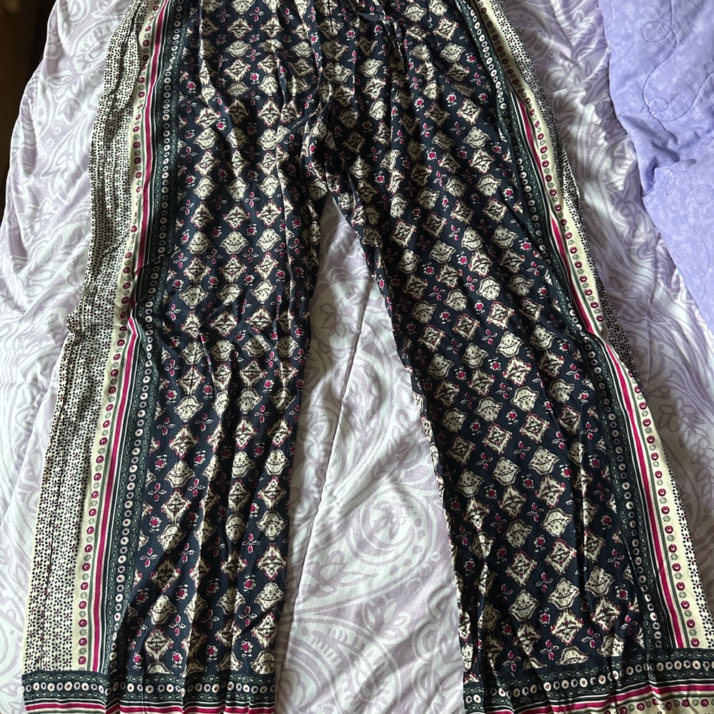Lucy & Laurel Floral Patterned Pants